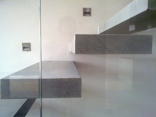Kragarmtreppe aus Beton - Betontreppe 5