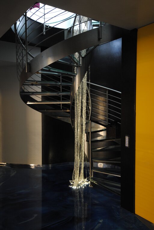 Superior – Escalier en acier courbé aux formes sculpturales marquantes