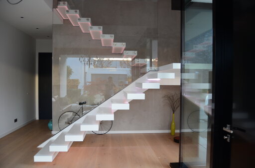 Corian LED - moderne Designtreppe mit corian stufen und led Siller Treppen Design 11