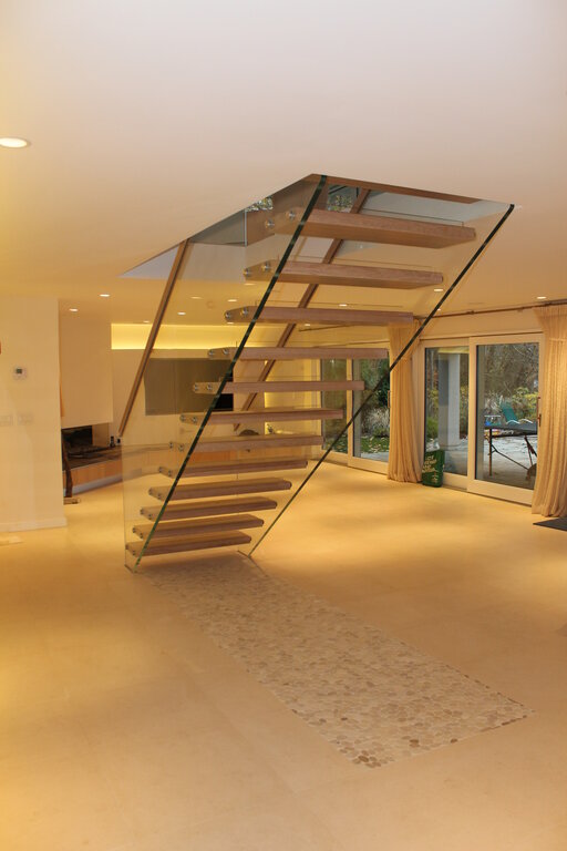 Mistral Float – Escalier en verre suspendu à l'architecture transparente et légère