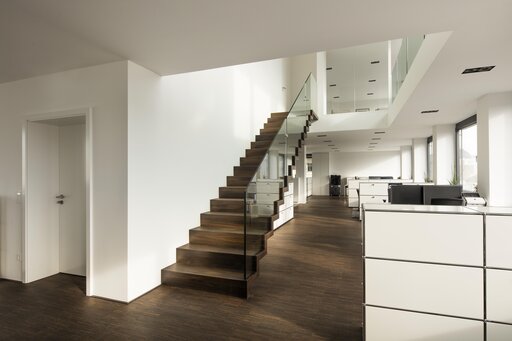 Zig-Zag Straight - Zigzag straight Treppen Holz Treppen Glasgeländer Siller Germany