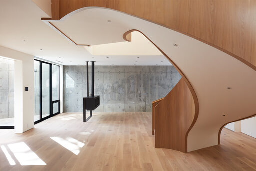 Palo Alto Bogentreppe mit Holzfurnier - Designtreppe gebogen repräsentativ Treppe Siller Treppen Palo Alto SFMH Atherton Interiors 08
