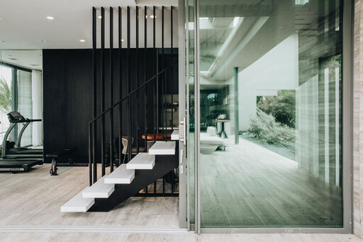 Escalier à limon central – Escalier design sans joints avec une finition Corian haut de gamme