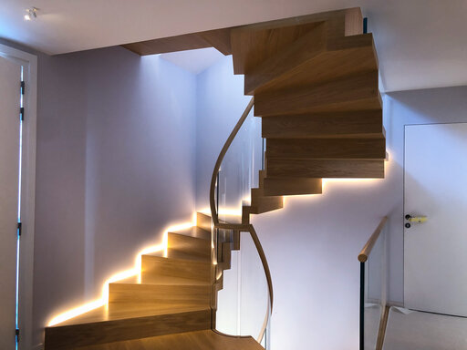 Faltwerk Bogentreppe - modern Bogentreppe mit Glasgeländer Siller Treppe
