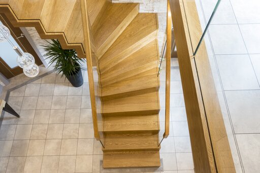 Faltwerk Royal - Zickzack faltwer Treppen Siller Holz oak Treppen Glasgeländer Handlauf England 7