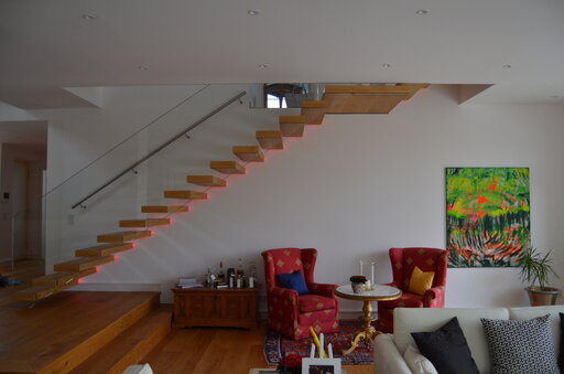 New Mistral Magic – Escalier en porte-à-faux suspendu avec éclairage intégré