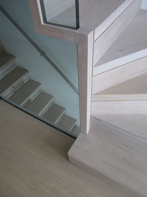 Escalier fin à lames pliées – Escalier à plaques pliées aux lignes précises et au design moderne