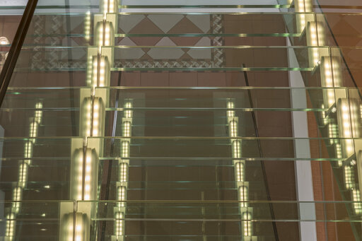 Londra – Escalier suspendu en verre aux lignes épurées et éclairage LED