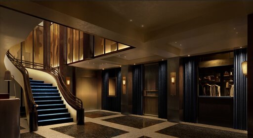 Elegance – Escalier en bois courbé aux lignes fluides et organiques