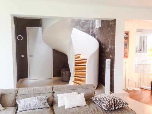 Tornado - Luxus Spindeltreppe gebogen 2