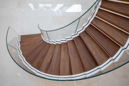 Bogentreppe COBRA white 2 - Moderne Bogentreppe Design Siller Treppen 12
