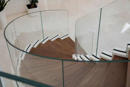 Bogentreppe COBRA white 2 - Moderne Bogentreppe Design Siller Treppen 11