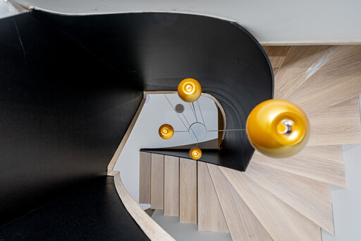 Faltwerktreppe mit Flachstahlgeländer - London Zickzack Holz und Stahlblech Treppen Siller Treppen Bild 021