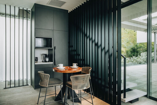 Escalier à limon central – Escalier design sans joints avec une finition Corian haut de gamme