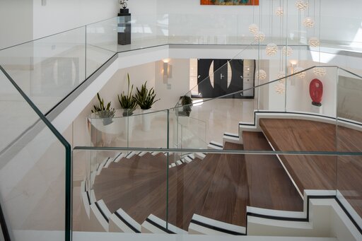 Bogentreppe COBRA white 2 - Moderne Bogentreppe Design Siller Treppen 1